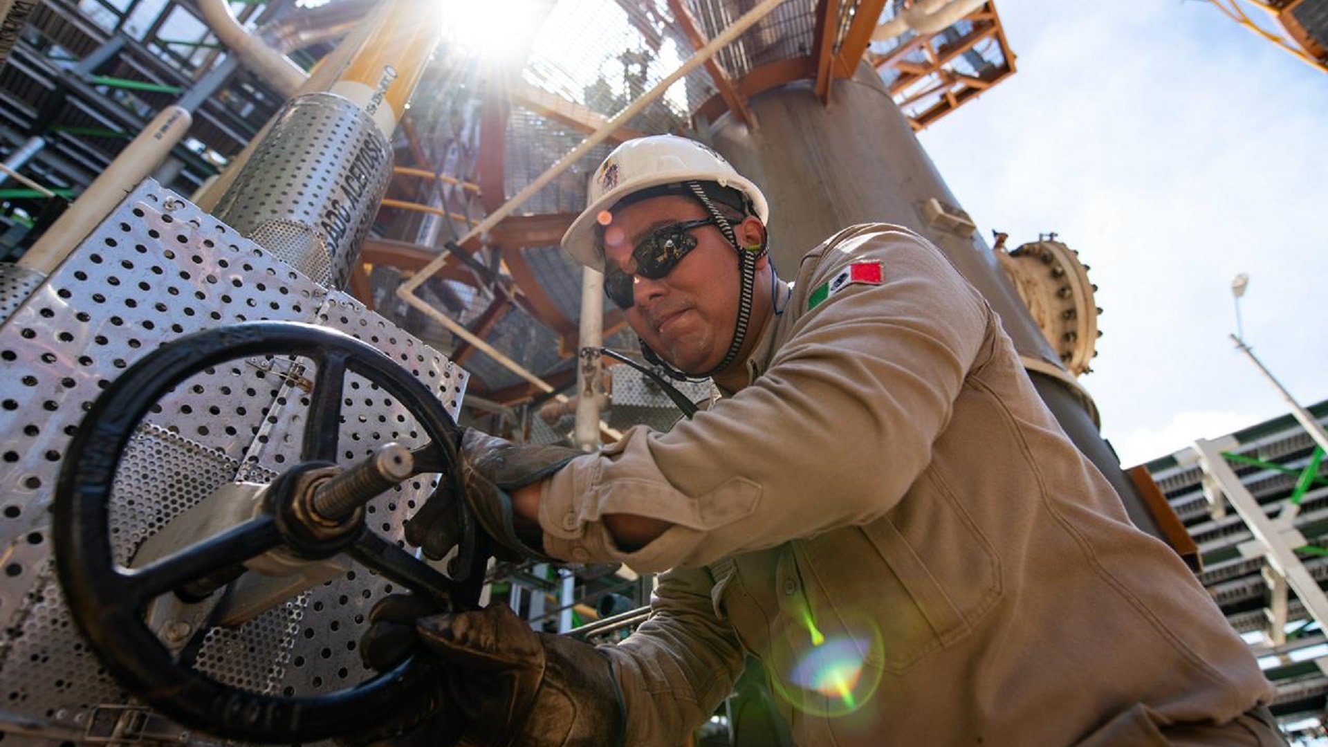 Pemex logra proceso de producción histórico: 1.27 millones de barriles diarios