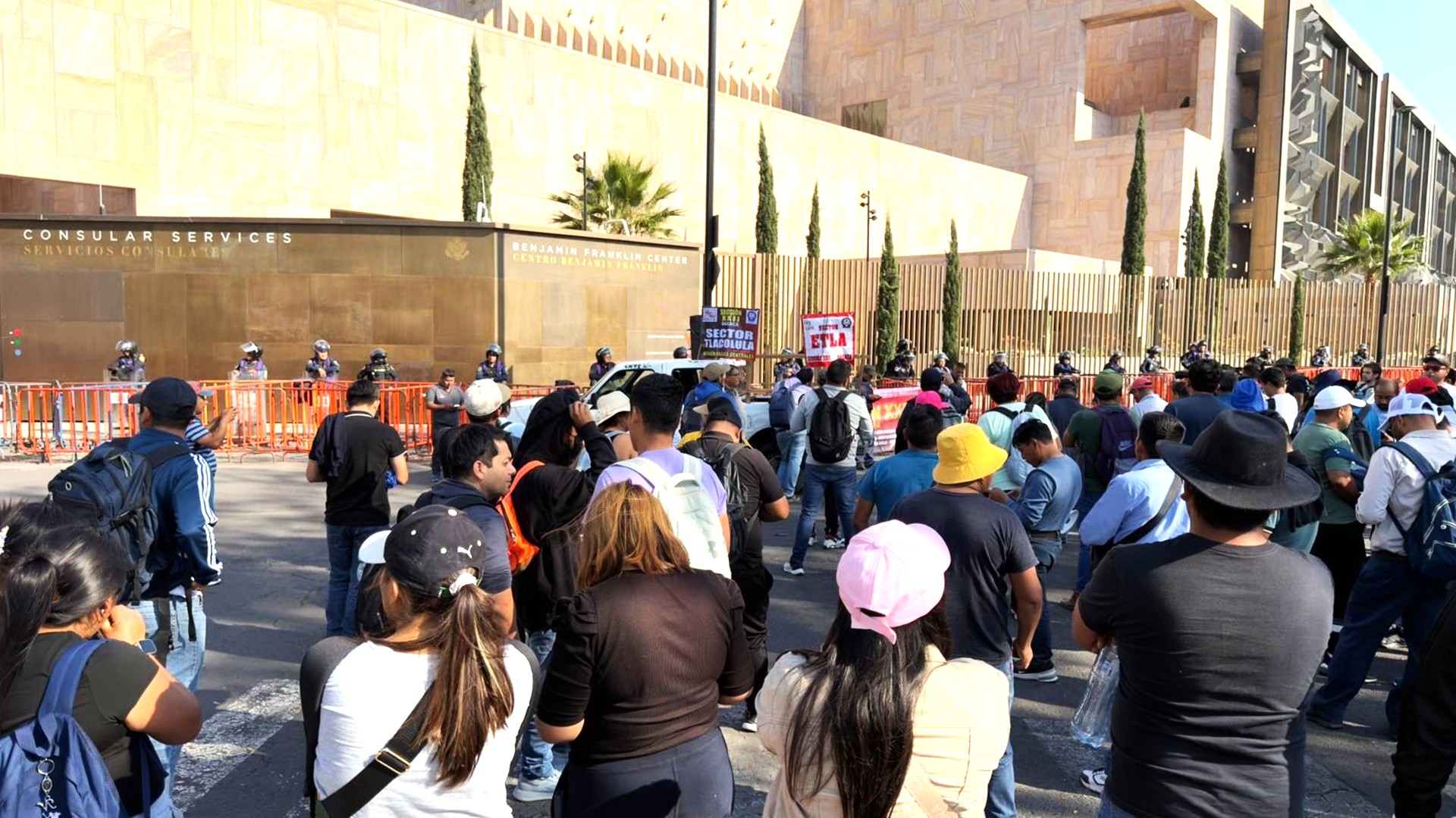 CNTE Oaxaca encabeza paro nacional y ocupa el Zócalo de la CDMX