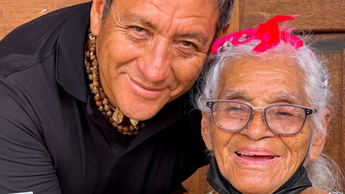 Domingo García Mijangos en una selfie con su madre