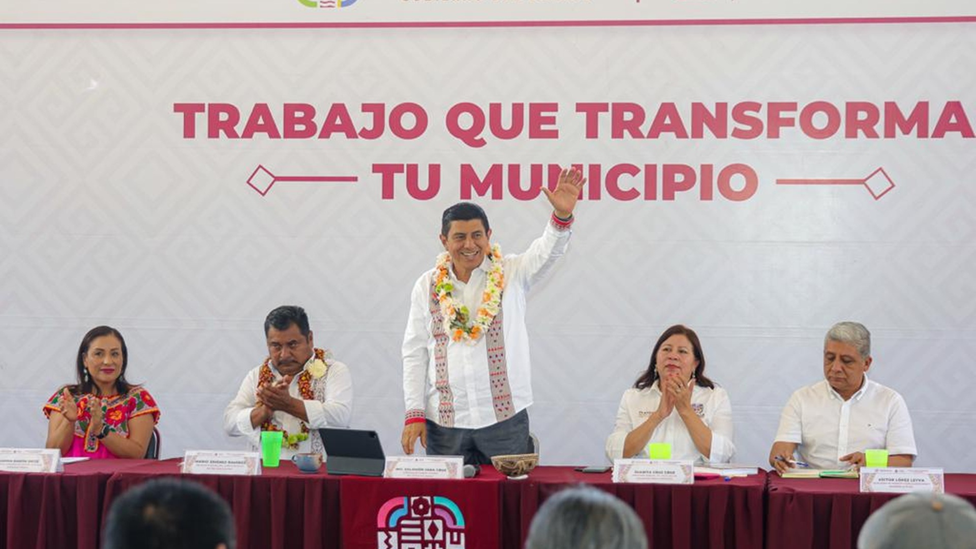 Gobierno de Oaxaca anuncia inversiones en salud, educación y campo en San Juan Lachao