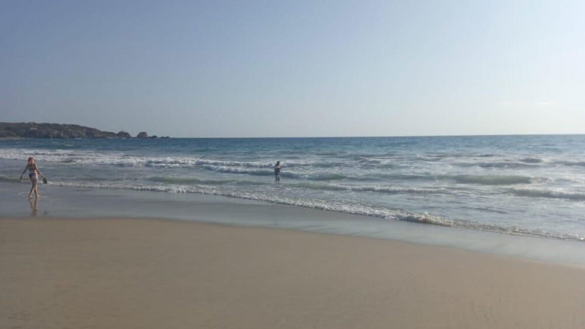 SSO realiza muestreo de agua de mar ante la presencia de manchas rojas en playa Chahué SSO realiza muestreo de agua de mar ante la presencia de manchas rojas en playa Chahué