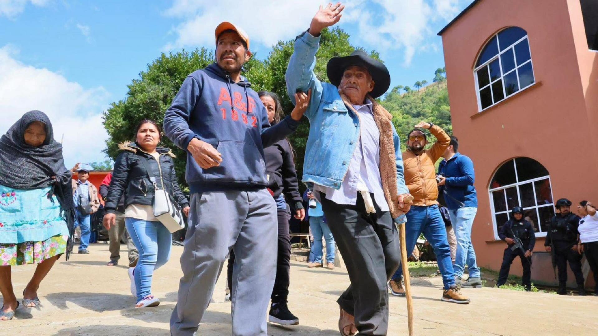 Regresan a Guadalupe Victoria 63 familias desplazadas por la violencia Regresan a Guadalupe Victoria 63 familias desplazadas por la violencia