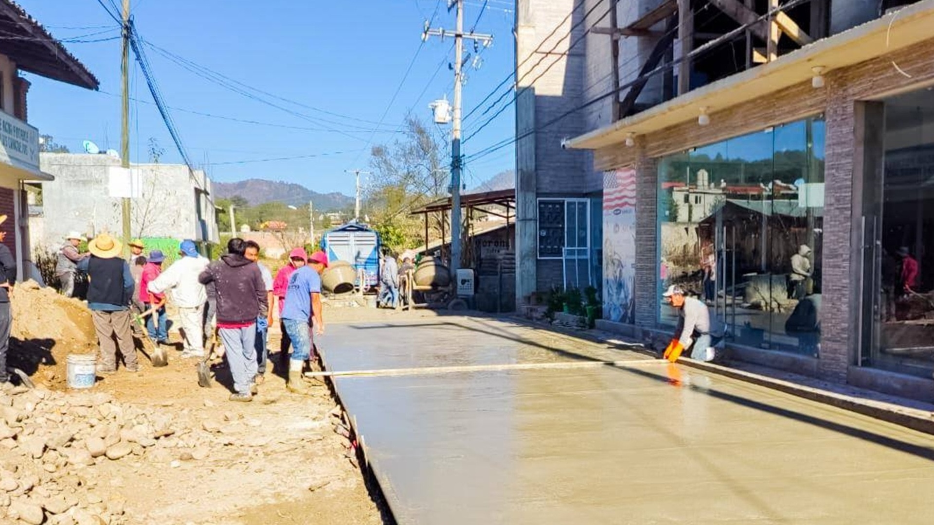 Avanza pavimentación con concreto hidráulico en Barrio San Diego de Tlaxiaco Avanza pavimentación con concreto hidráulico en Barrio San Diego de Tlaxiaco