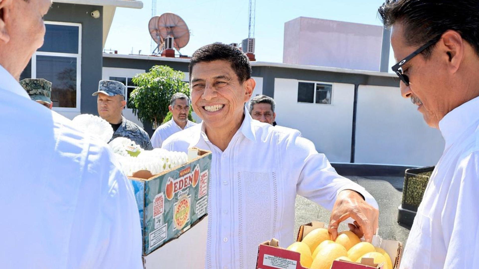 Jara Cruz se reúne con productores de mango en Santo Domingo Zanatepec