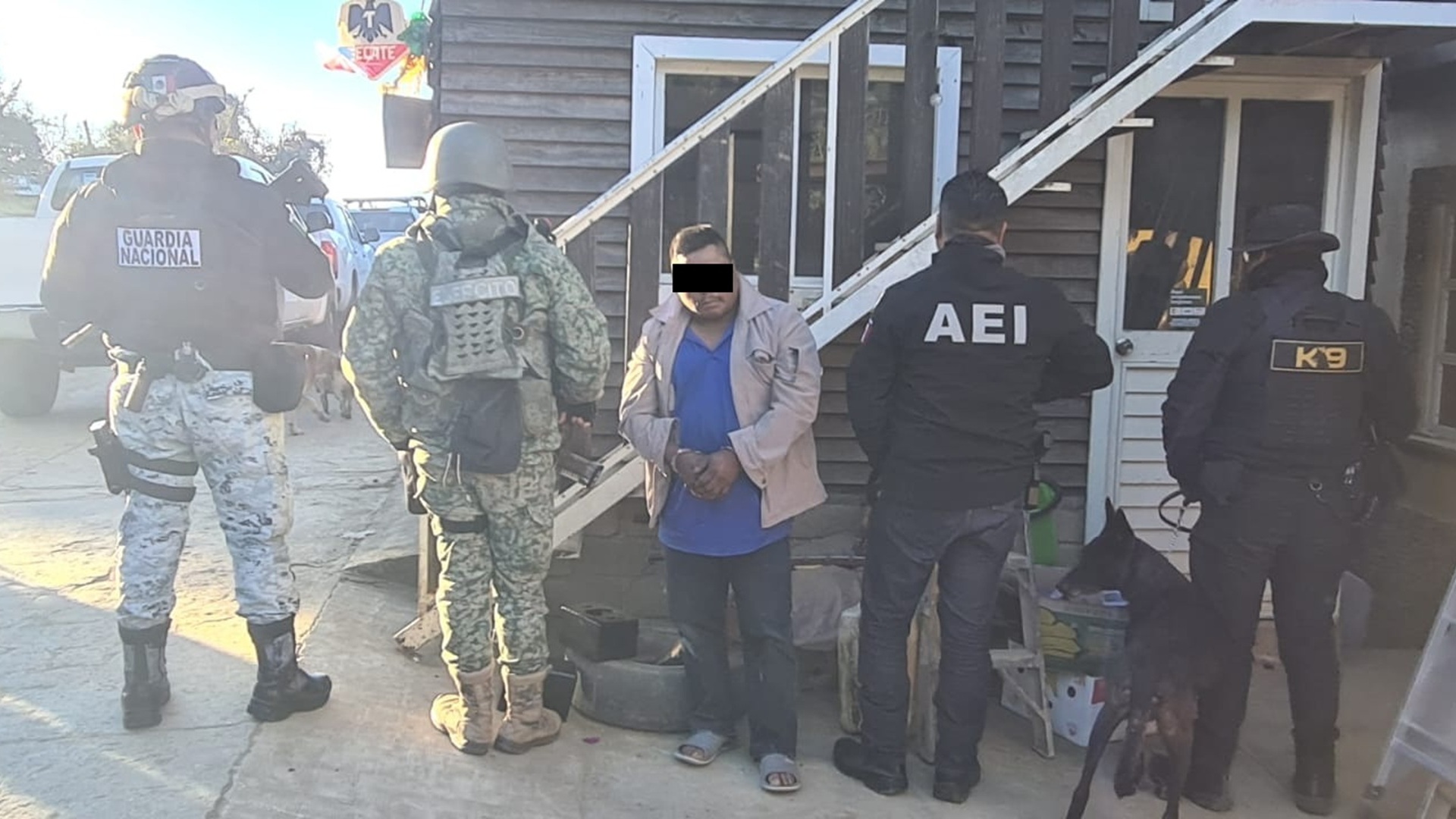Cateo en Santiago Laxopa, Sierra Norte: FGEO detiene a un hombre y asegura droga Cateo en Santiago Laxopa, Sierra Norte: FGEO detiene a un hombre y asegura droga