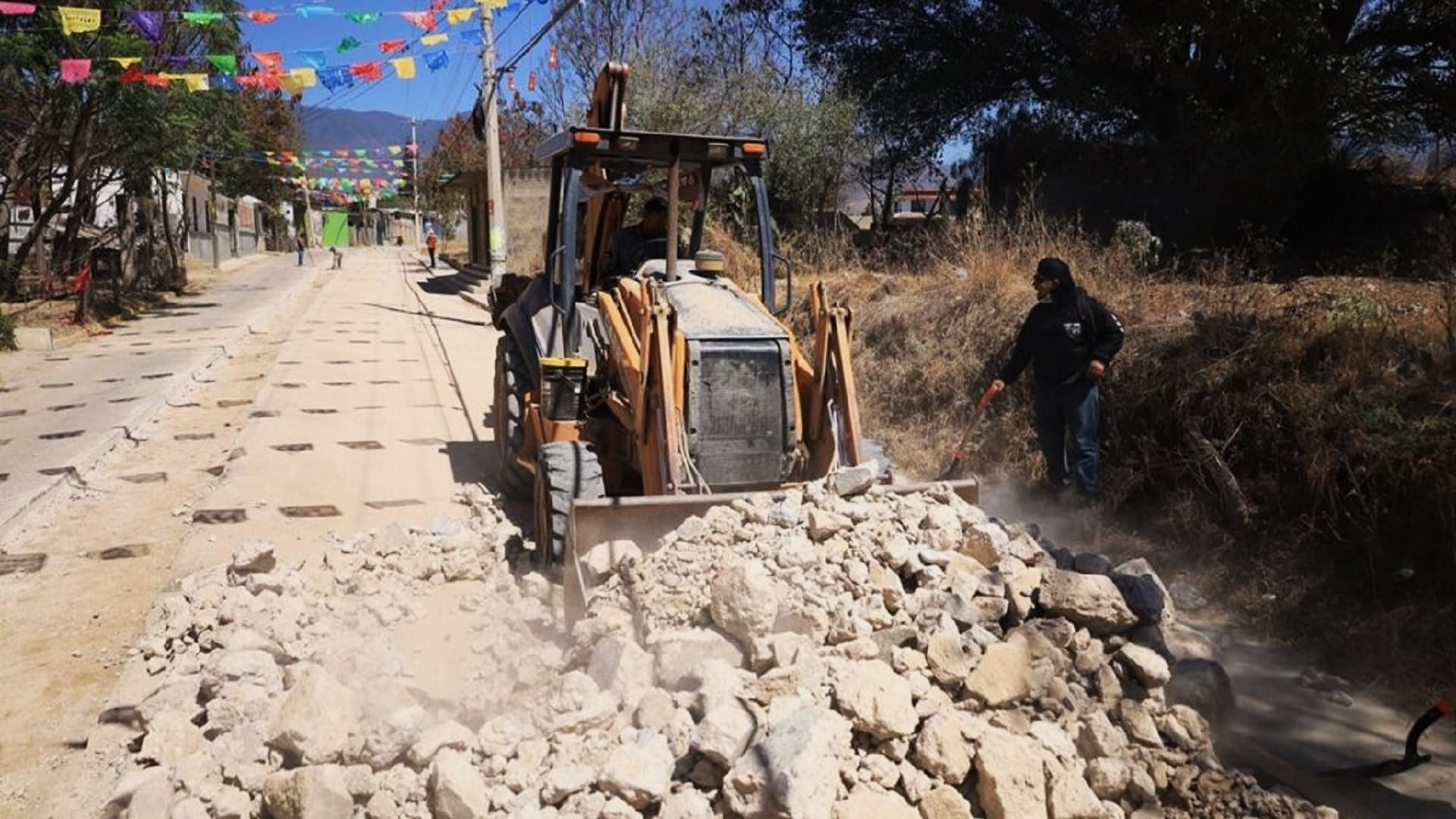 Destinan 6 millones de pesos para mejorar el drenaje en Reyes Etla Destinan 6 millones de pesos para mejorar el drenaje en Reyes Etla