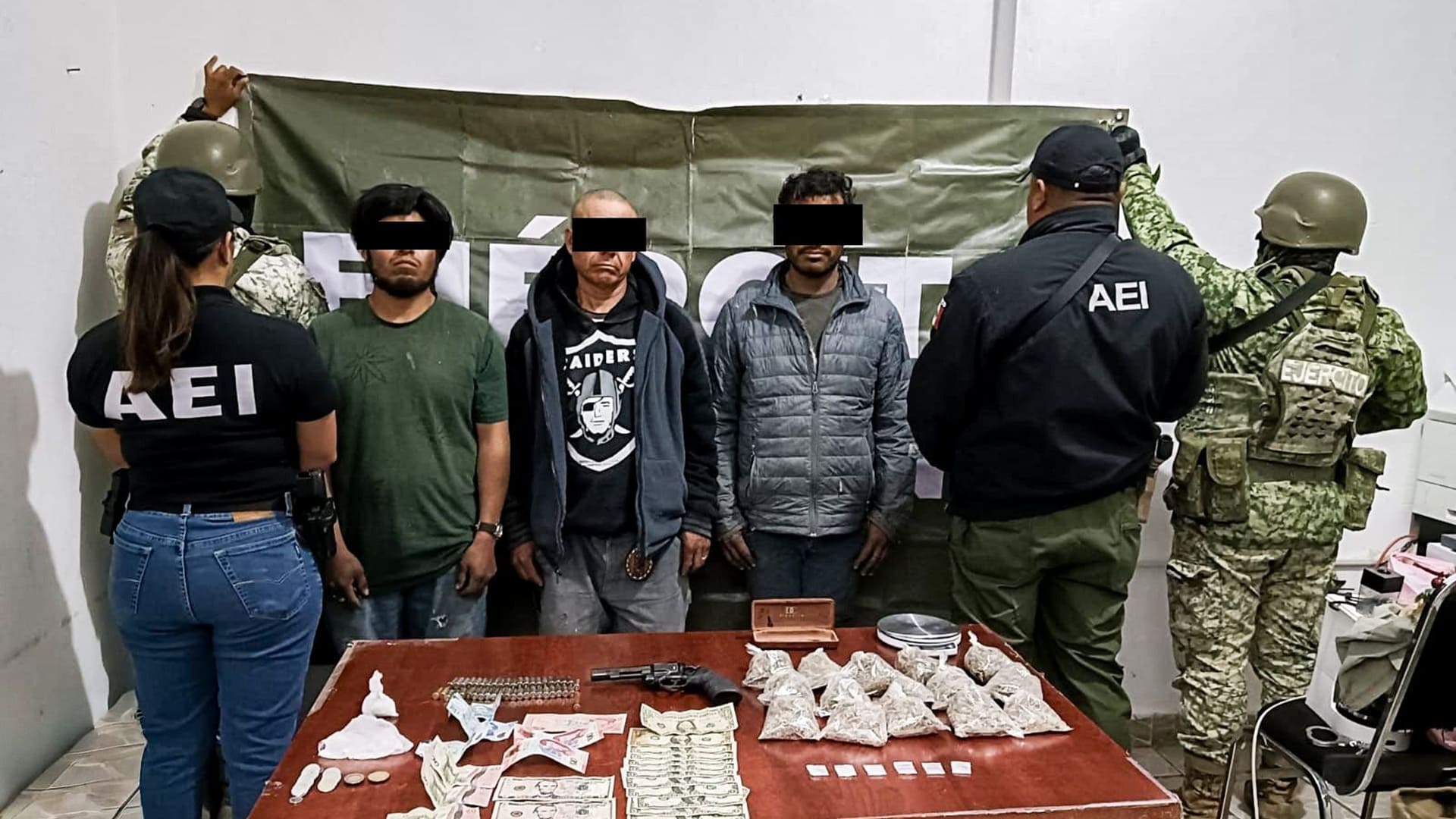 FGEO decomisa drogas y armas en Zimatlán; hay tres detenidos tras cateo