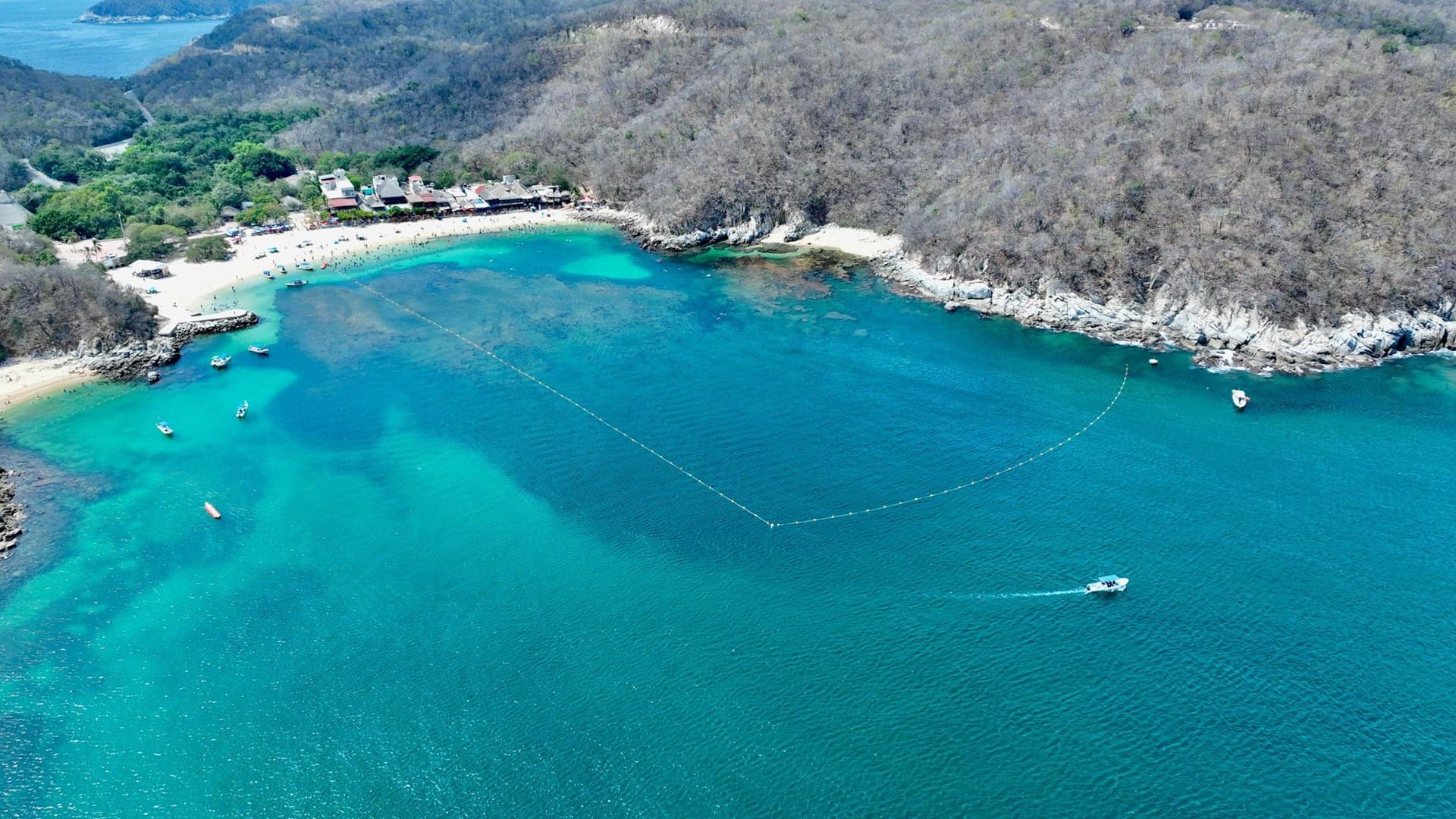 Turismo de Oaxaca invierte más de 1 mdp en boyado para playas de Pochutla y Huatulco Turismo de Oaxaca invierte más de 1 mdp en boyado para playas de Pochutla y Huatulco