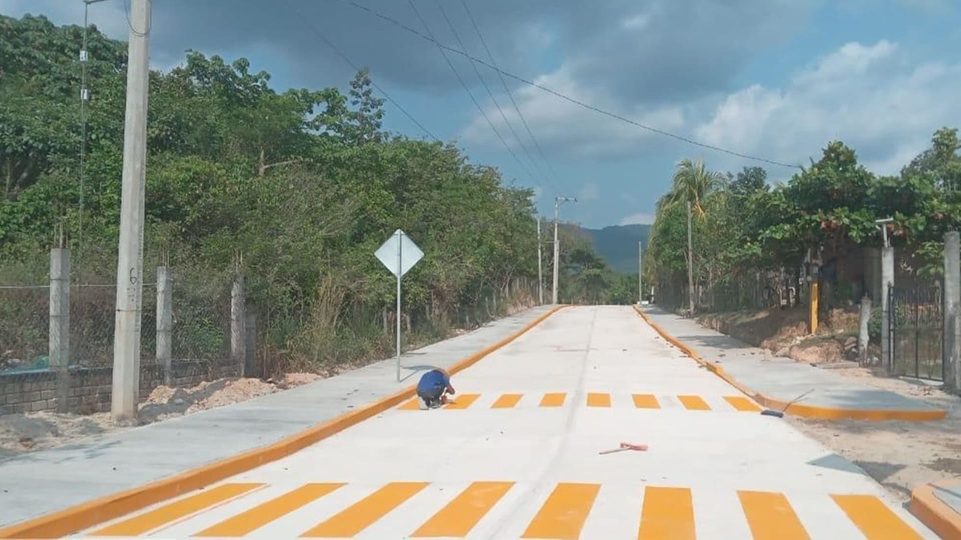 Concluye pavimentación de calle Flores Magón en San Agustín Chayuco; benefician a 4 mil habitantes Concluye pavimentación de calle Flores Magón en San Agustín Chayuco; benefician a 4 mil habitantes