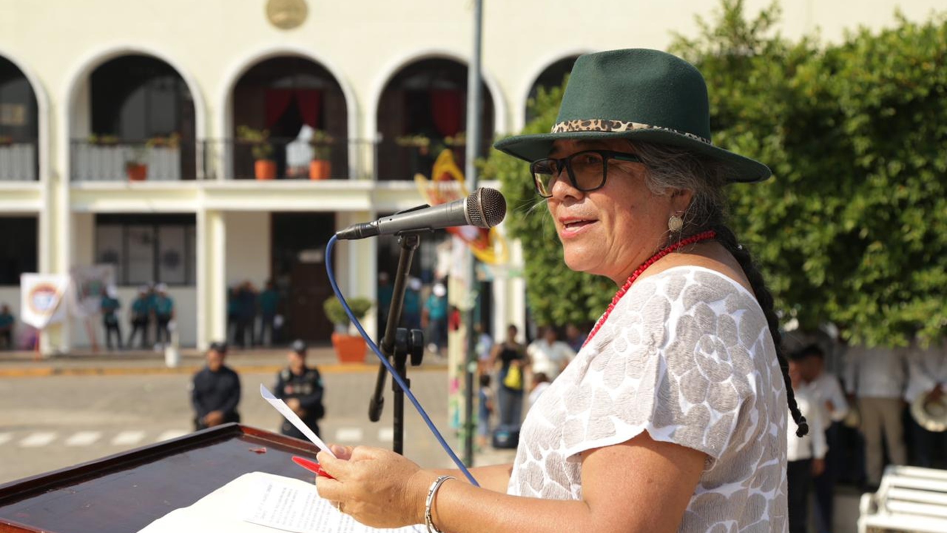 Senadora Luisa Cortés encabeza marcha del 1 de Mayo con sindicatos en Tuxtepec