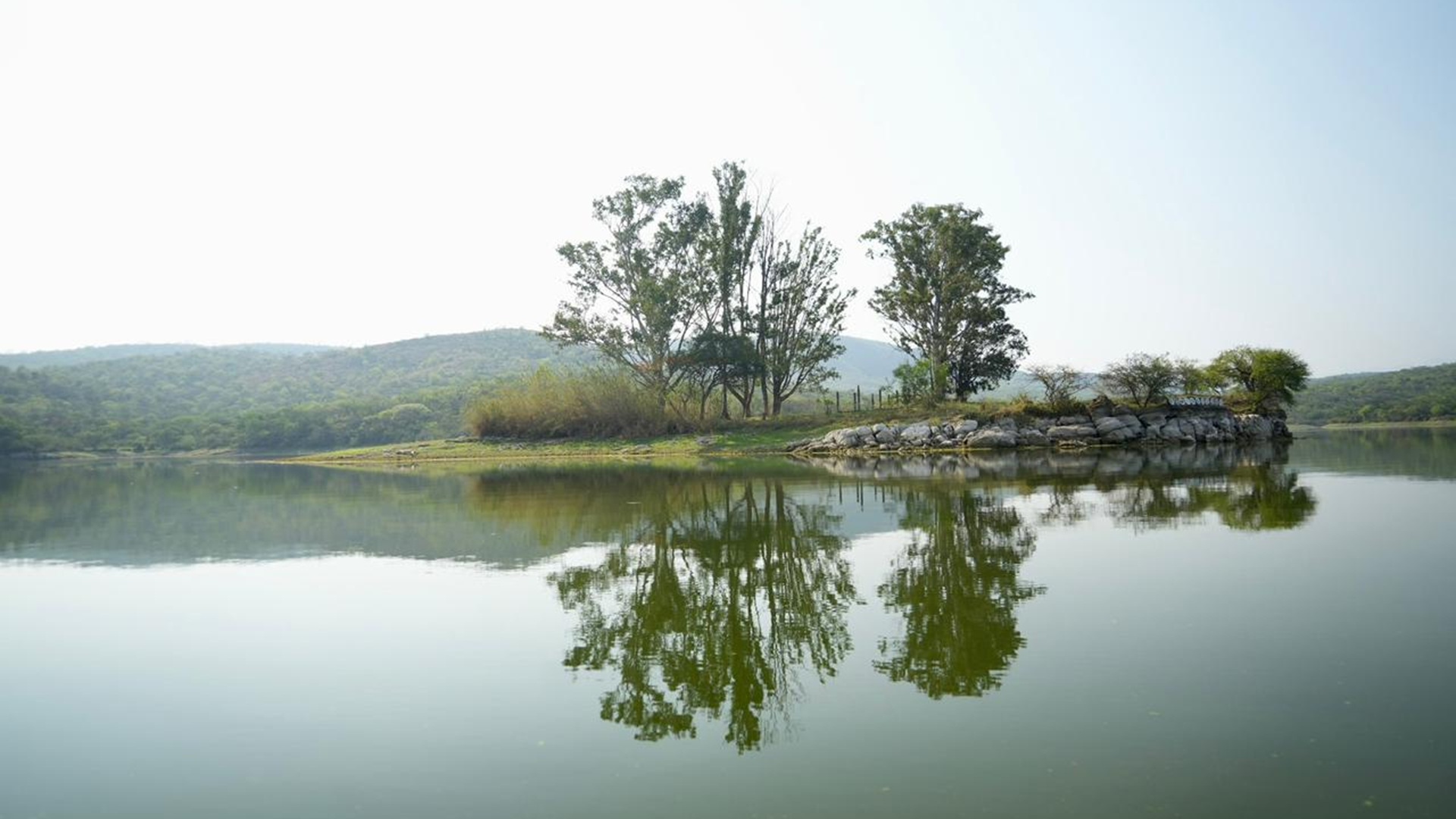 Gobierno de Oaxaca evalúa potencial turístico de la presa Yosocuta en Huajuapan
