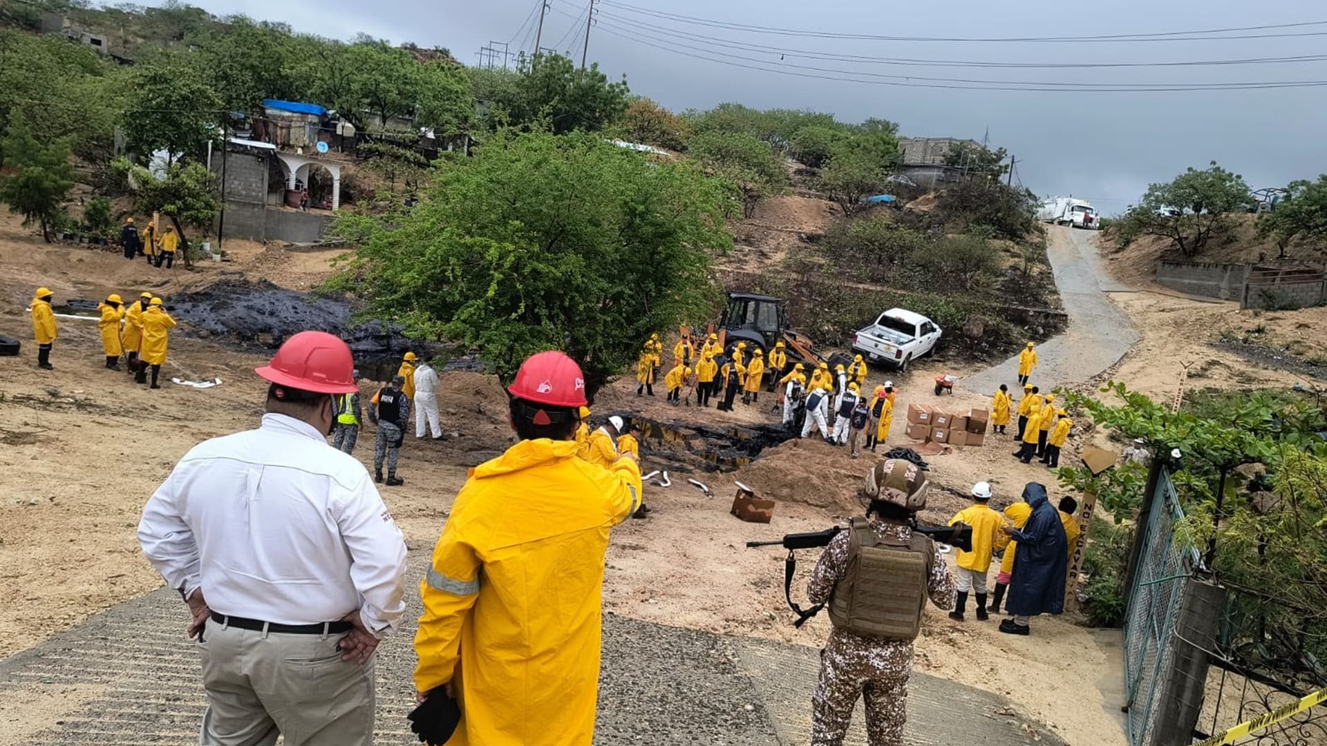 Pemex controla fuga de combustóleo en Salina Cruz; intensifican labores de recuperación y remediación Pemex controla fuga de combustóleo en Salina Cruz; intensifican labores de recuperación y remediación