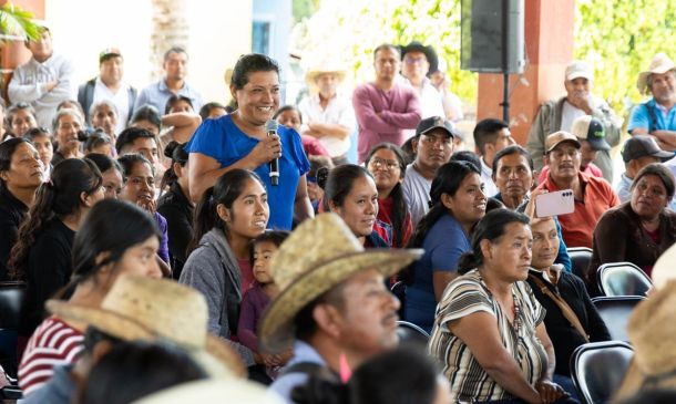 Tras años de olvido, Gobierno de Oaxaca atiende camino rural en Santiago Textitlán