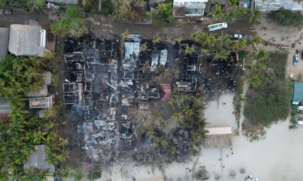 Gobierno ofrece mesa de trabajo para atender a damnificados en Zicatela