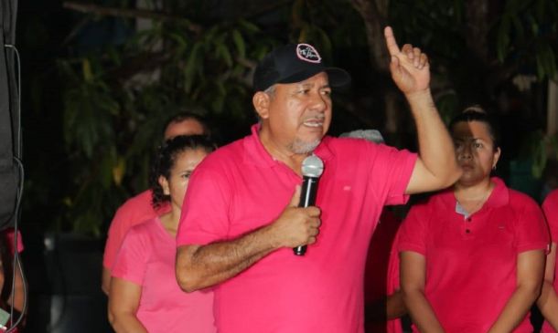 Seguimos caminando juntos por un Colotepec fuerte y unido: Román Valencia