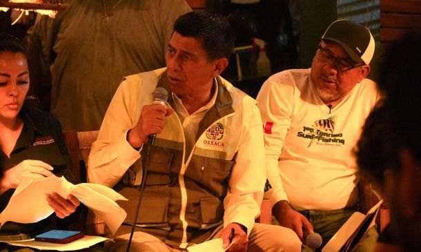 Salomón Jara garantiza respaldo al sector turístico tras incendio en Punta Zicatela