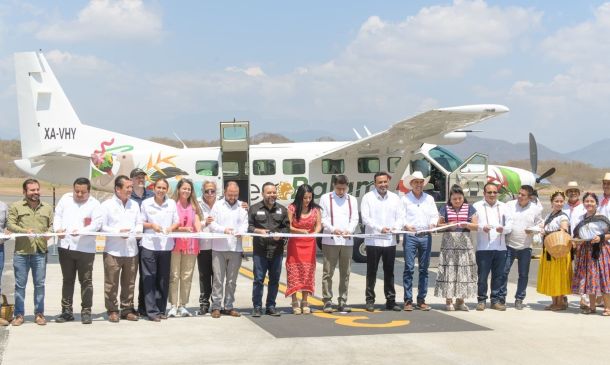 Salomón Jara inaugura vuelo Tuxtla-Huatulco: “un vuelo es oportunidad de inversión, empleo y crecimiento”