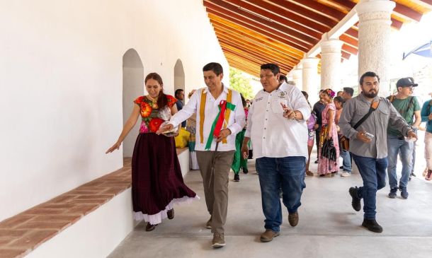 Salomón Jara inaugura obras viales y rescata Palacio Municipal en el Istmo