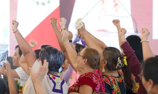 Mujeres podrán jubilarse antes de los 60 años con nueva reforma del ISSSTE