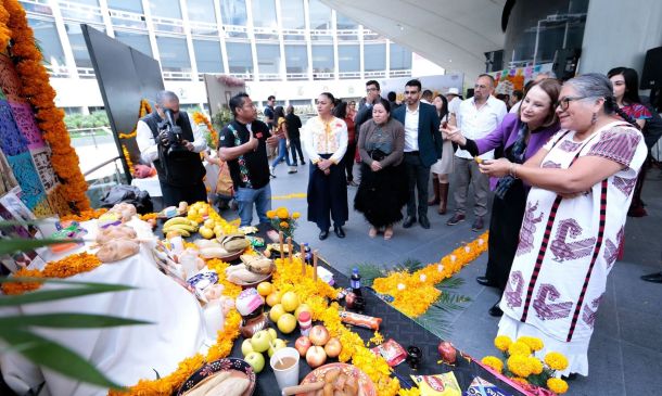 El alma de Oaxaca ilumina el Senado con ofrendas de Día de Muertos