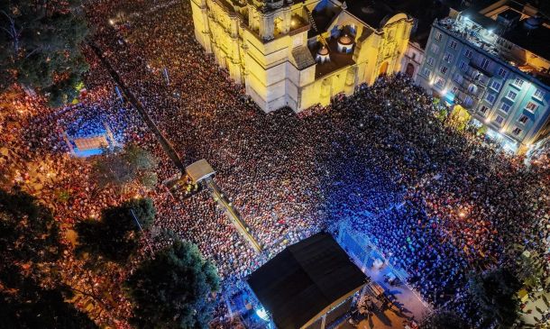 Más de 25 mil bailaron con ritmos de Los Ángeles Azules en la Alameda de León
