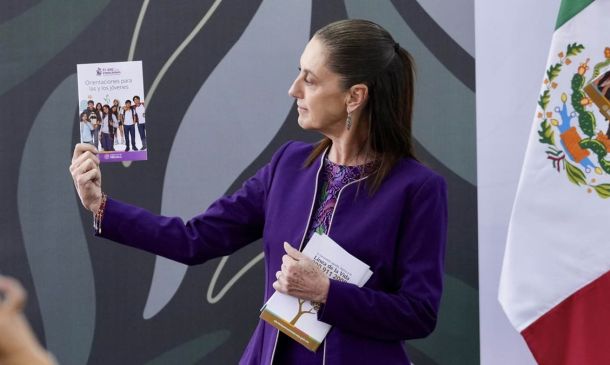81% de maestros pide regular celulares en las escuelas: Sheinbaum