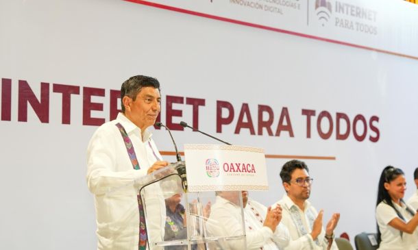 Oaxaca entrega 100 antenas de internet en 90 municipios para estudiantes