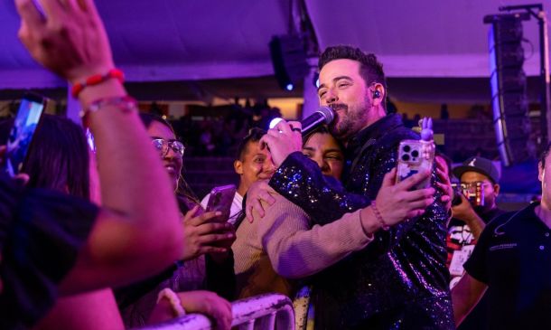 Mane de la Parra: Música, romanticismo y energía en la Plaza de la Danza