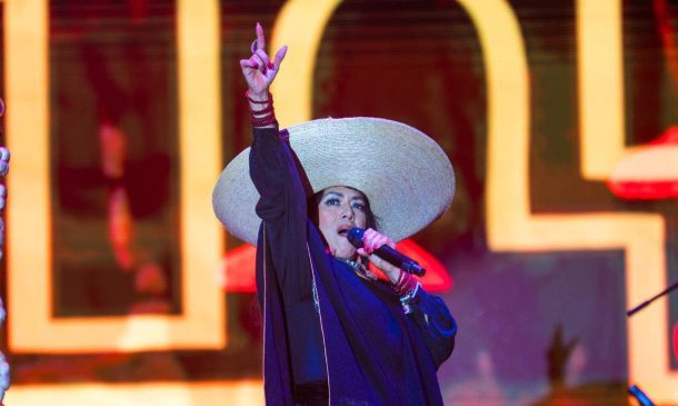 Lila Downs se presenta en Festival Atmósfera Mundialista ante más 260 mil personas