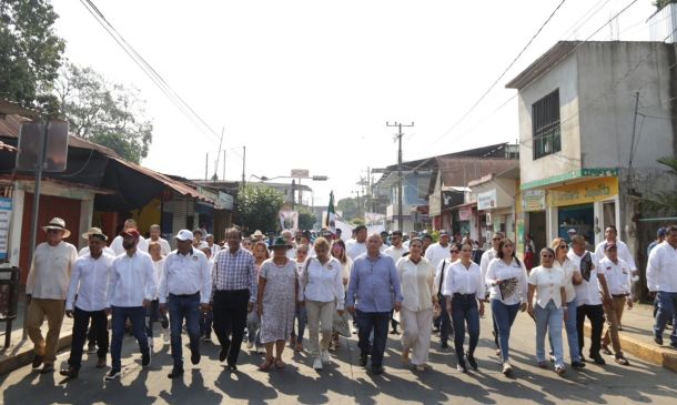 Senadora Luisa Cortés encabeza marcha del 1 de Mayo con sindicatos en Tuxtepec