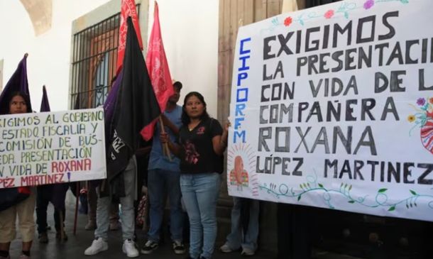 Instalan plantón en Palacio de Gobierno para exigir aparición de Roxana López en Oaxaca