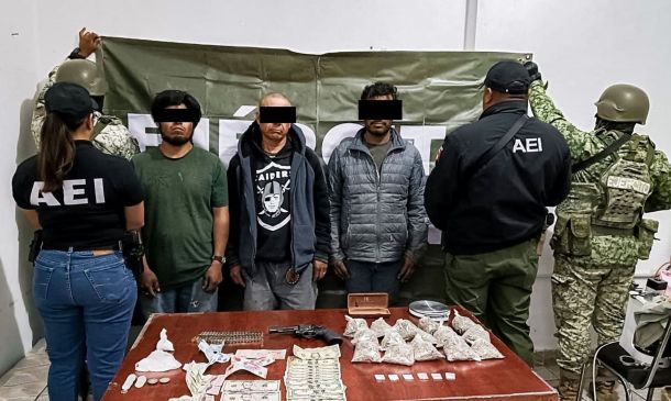 FGEO decomisa drogas y armas en Zimatlán; hay tres detenidos tras cateo