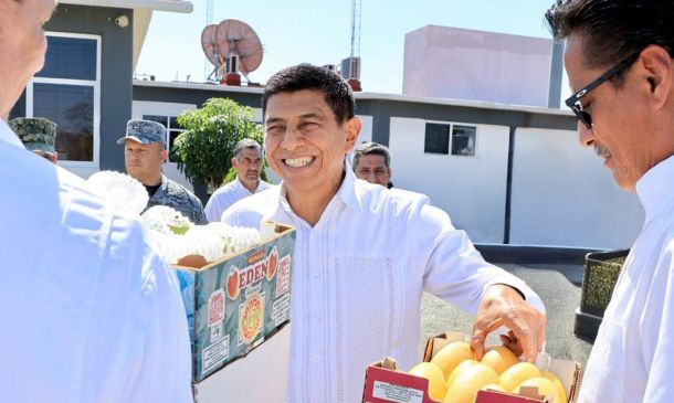 Jara Cruz se reúne con productores de mango en Santo Domingo Zanatepec