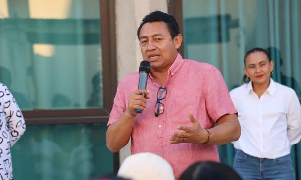 Balean al alcalde de San Pedro Comitancillo al enfrentar a un automovilista ebrio