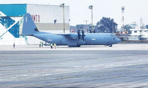 Sheinbaum explica aterrizaje de avión militar de EU en Toluca