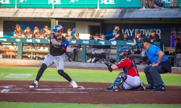 Barrida con autoridad, cortesía de Guerreros a domicilio