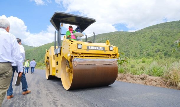 Gobierno impulsa caminos en la Mixteca de Oaxaca