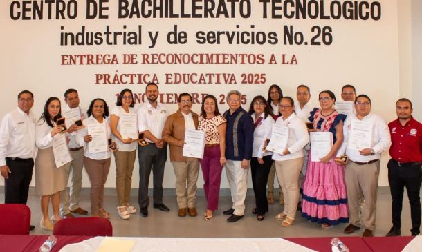 SEP entrega Reconocimiento a la Práctica Educativa a docentes del Cobao