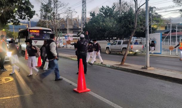Caminito de la escuela: miles de niñas y niños vuelven a las aulas en Oaxaca