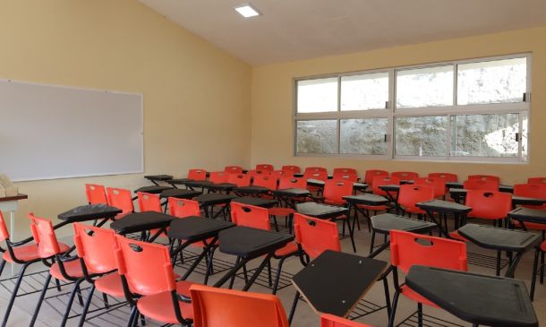 Cobao 39 de Nazareno Etla recibe aula nueva