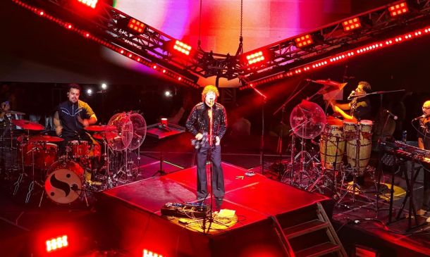 Siddhartha hace vibrar la Alameda de León con sus éxitos