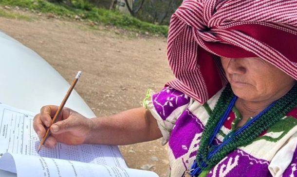 Modelo Indígena Bilingüe impulsa alfabetización en ocho lenguas maternas en Oaxaca