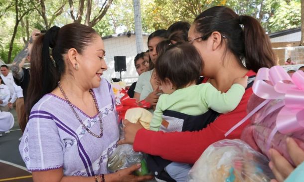 DIF Oaxaca entrega apoyos alimentarios a embarazadas y mujeres en lactancia