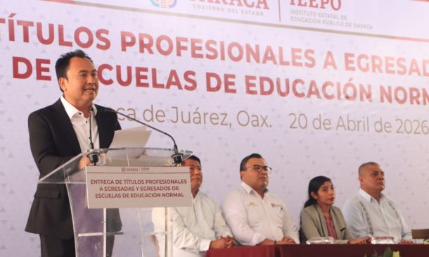 IEEPO entrega mil 342 títulos a egresados de Escuelas Normales; suman más de 6 mil certificaciones en Oaxaca