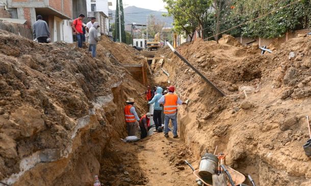 Rehabilitan drenaje sanitario en San Martín Mexicapam para mejorar servicio a familias