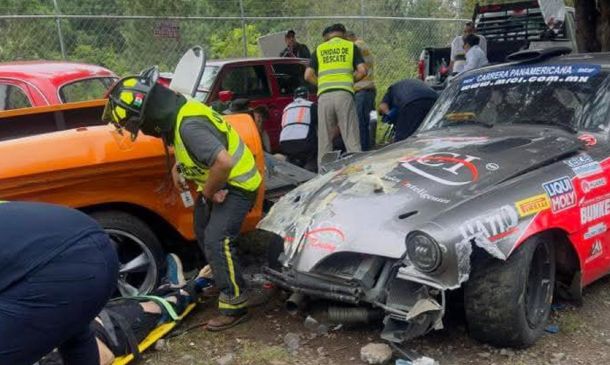 El “Golden Tiger” de Velázquez y Marín pierde el control en La Carrera Panamericana y causa accidente entre el público