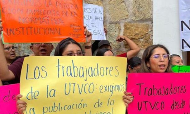 Trabajadores de la UTVCO protestan en Palacio de Gobierno y exigen solución a conflicto laboral