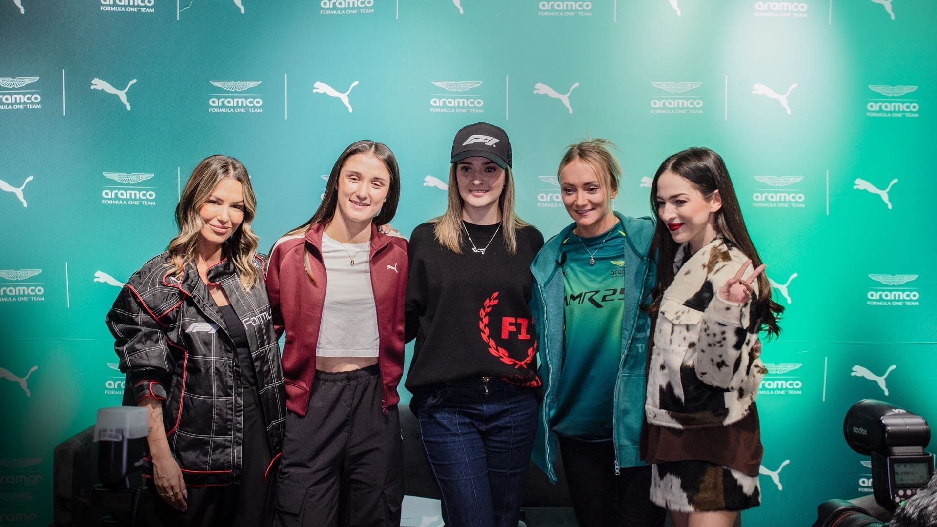 PUMA y Aston Martin presentan “She leads the way”