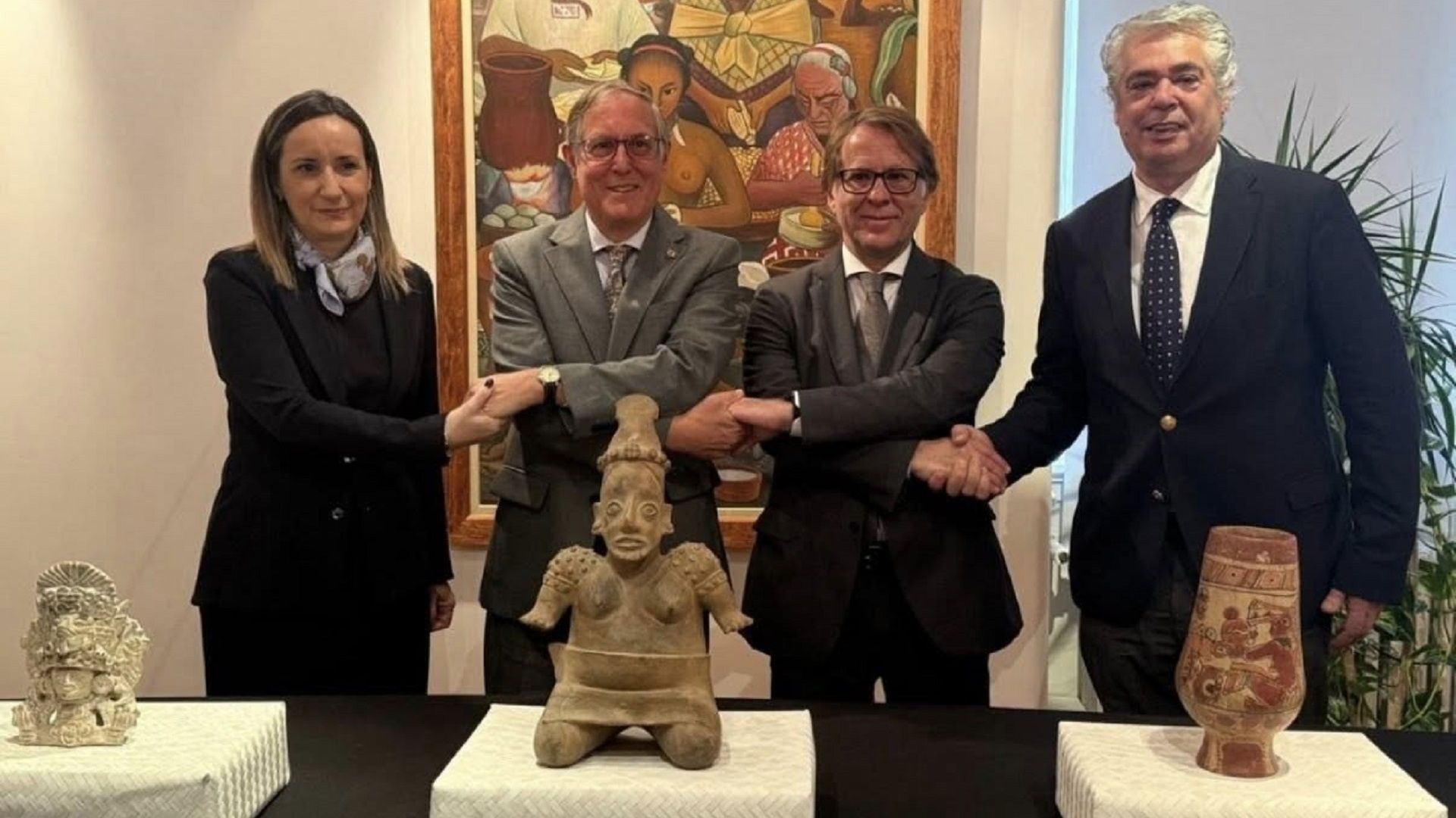 Portugal devuelve a México urna zapoteca de Oaxaca y otras piezas precolombinas