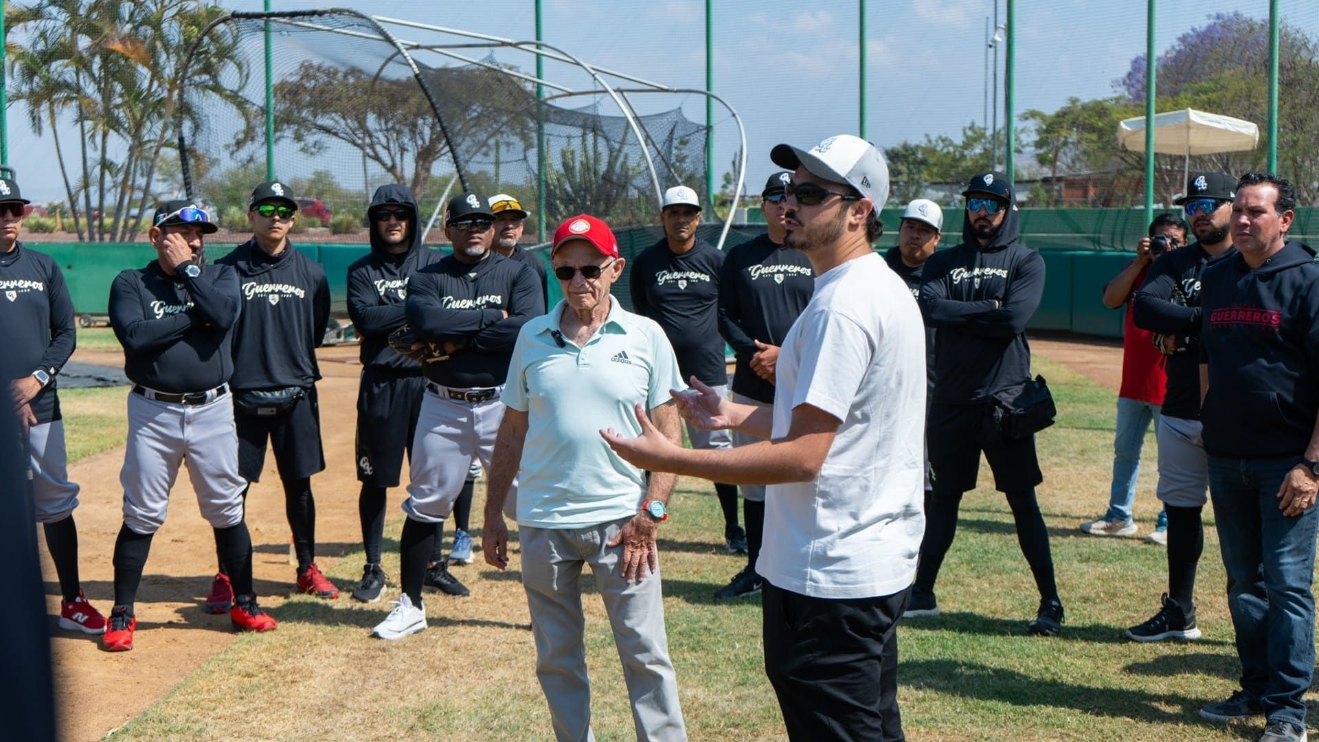 Guerreros de Oaxaca reciben la visita de Alfredo Harp Helú y Santiago Harp Grañén